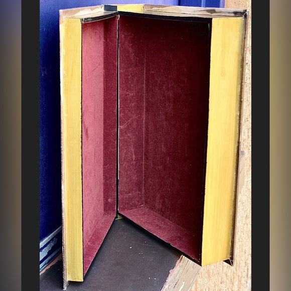 Vintage Artisan Hand Crafted Velvet Lined Oil Painted Canvas Faux Book Box - Picture 4 of 10